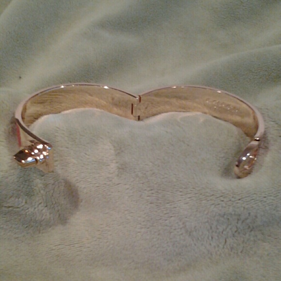 Coach bracelet pink with turn lock twist open NWT - Picture 4 of 4